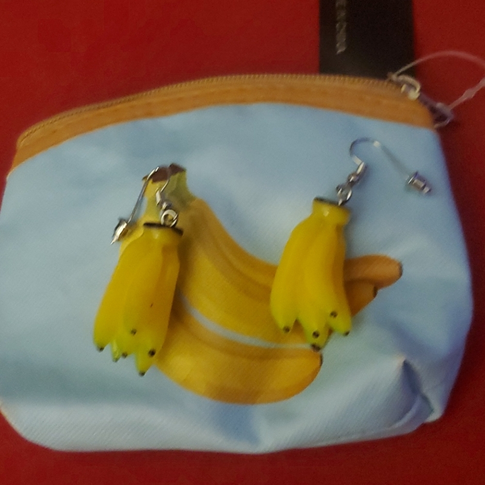 Duo of 🍌 fun anyone coin purse & earrings